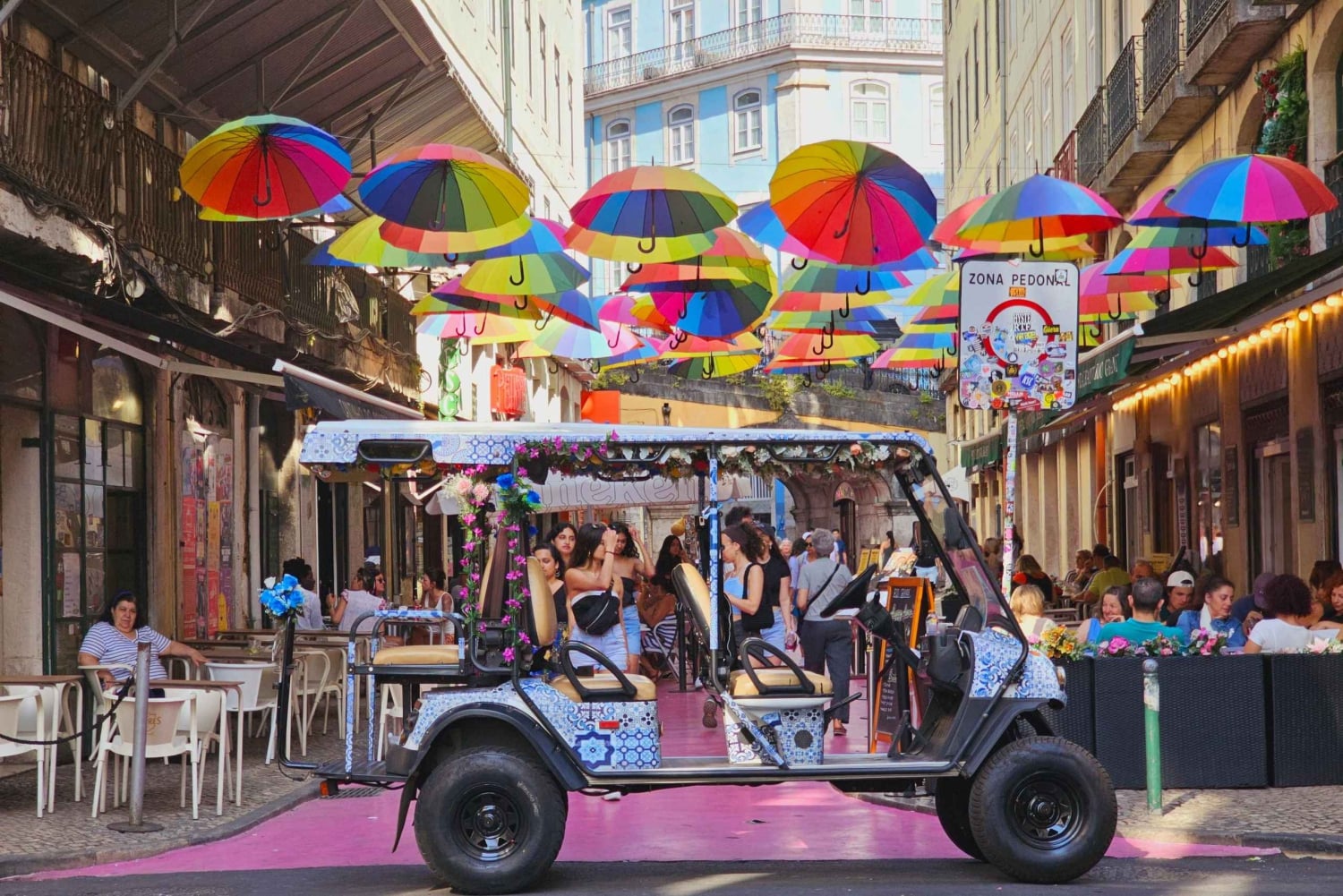 Lisbon: Oldtown and alfama 90 min by tuktuk