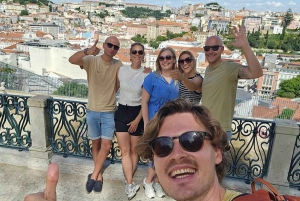 Lisbon on foot: From the hills to the river - Dutch guide