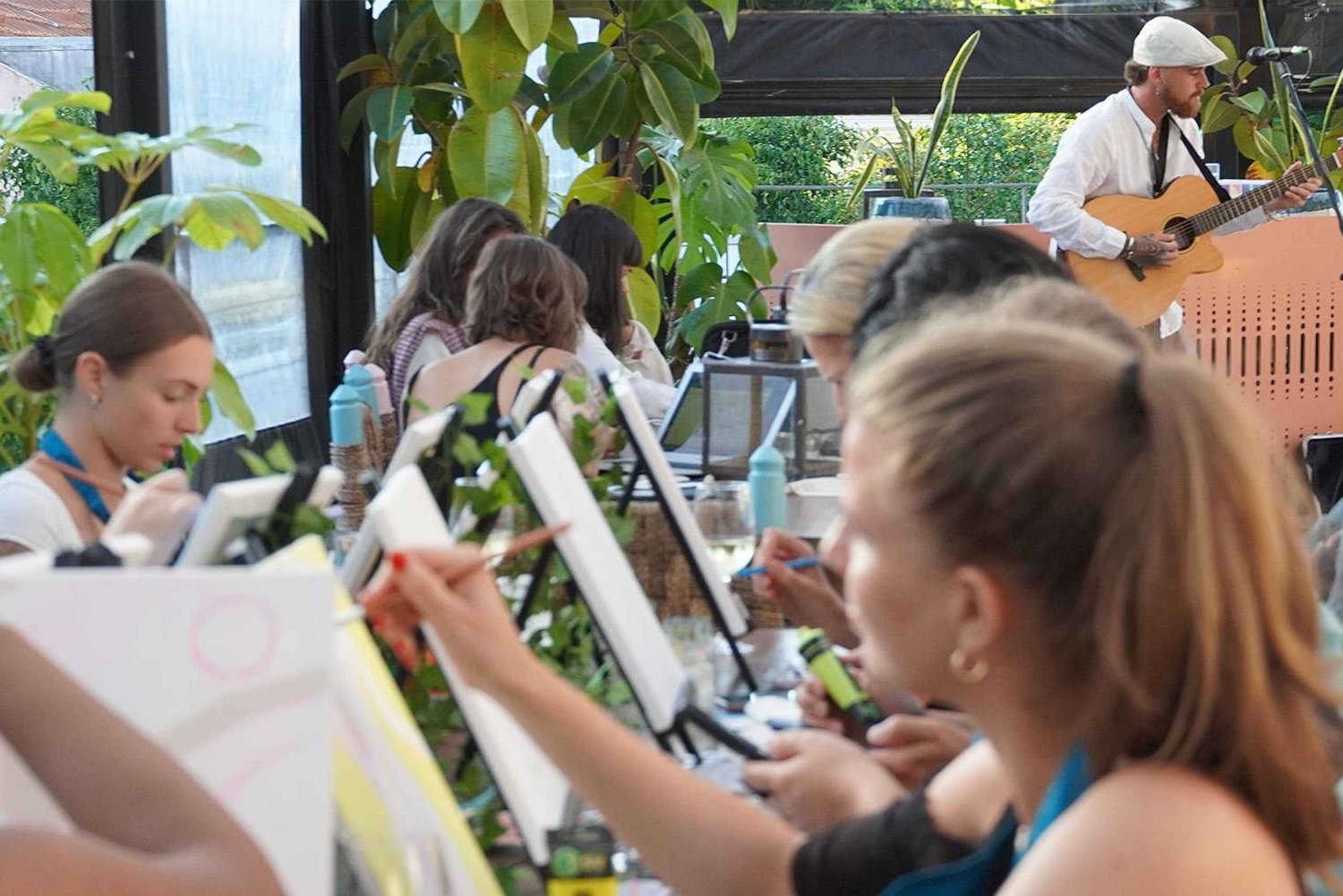Lisbon: Wine & Paint Experience