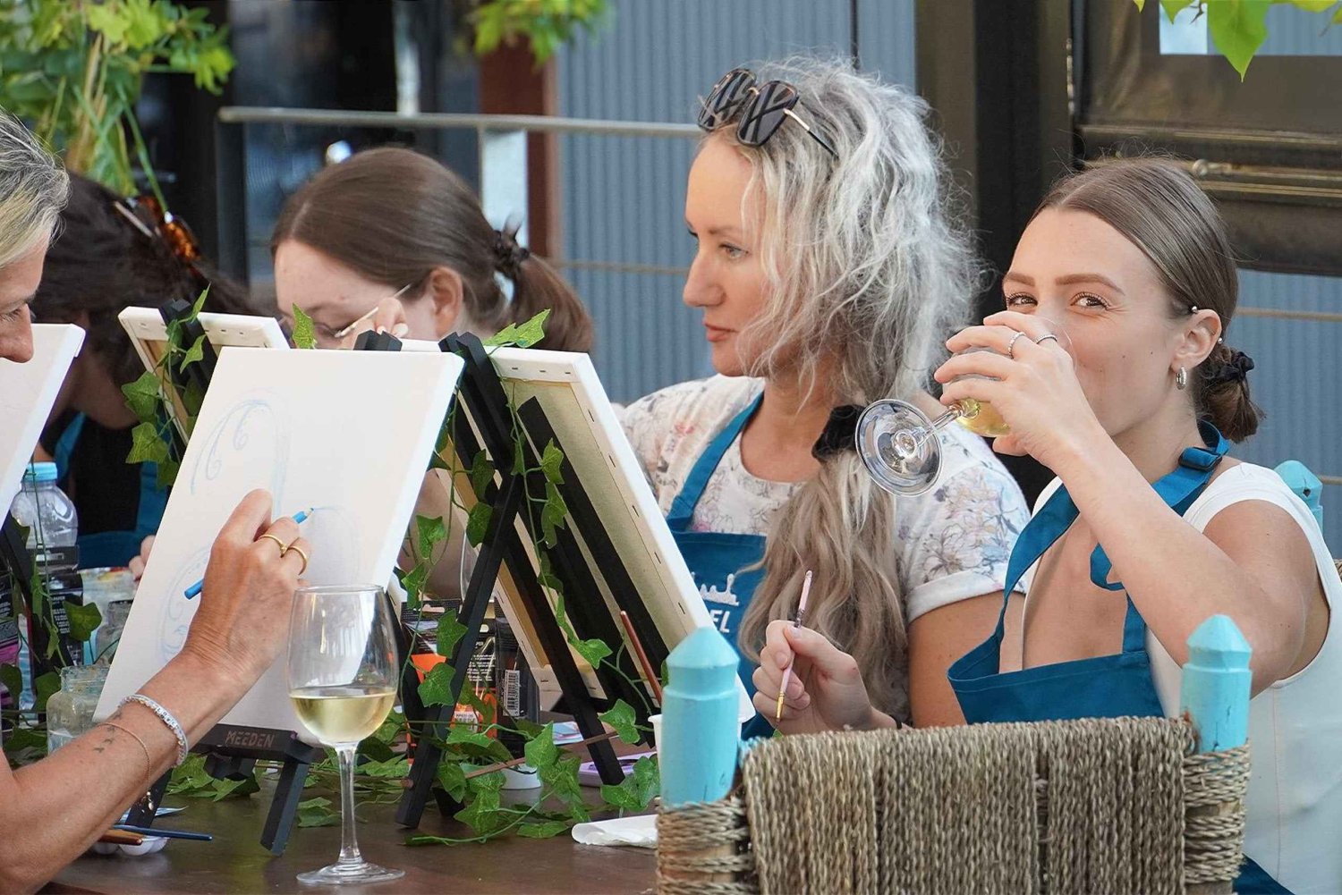 Lisbon: Wine & Paint Experience