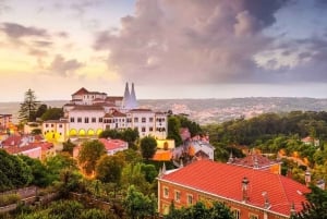 Lisbon: Sintra, Pena Palace, Quinta Regaleira, Cascais Tour