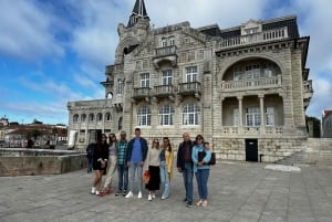 Lisbon: Sintra, Pena Palace & Cascais Guided Tour