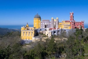 Lisbon: Pena Palace Sintra & Cascais Private Tour