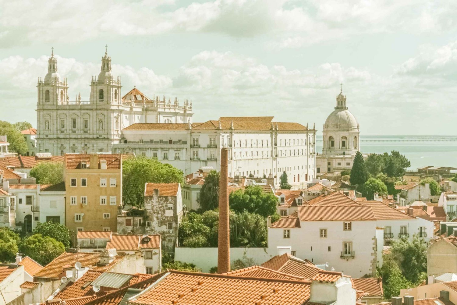 Alfama Photo Walk: Lisbon Photography Tour with a Local