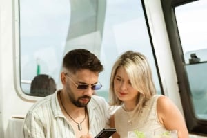 Lisbon: Pizza Cruise on a Luxury Boat with Open Bar