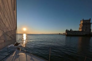 Lisbon: Private Boutique Boat Tour – Sail in Style