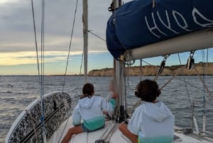 Lisbon: Private Boutique Boat Tour – Sail in Style