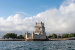 Lisbon: Private Boutique Boat Tour – Sail in Style