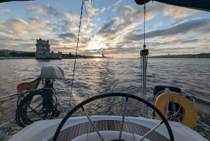 Lisbon: Private Boutique Boat Tour – Sail in Style