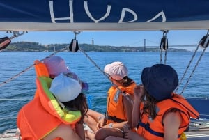 Lisbon: Private Boutique Boat Tour – Sail in Style