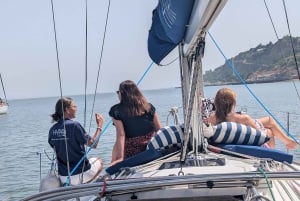 Lisbon: Private Boutique Boat Tour – Sail in Style