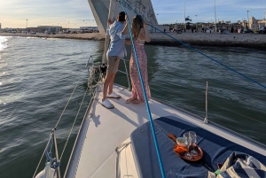 Lisbon: Private Boutique Boat Tour – Sail in Style