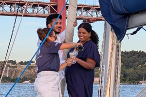 Lisbon: Private Boutique Boat Tour – Sail in Style
