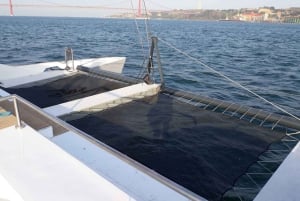 Lisboa: Aluguer de Catamaran Privado para 18 pessoas