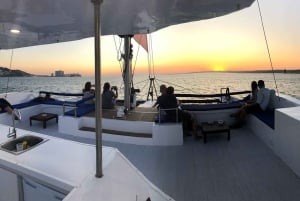 Lisboa: Aluguer de Catamaran Privado para 18 pessoas