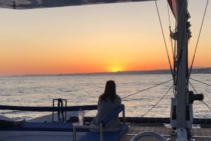 Lisboa: Aluguer de Catamaran Privado para 18 pessoas