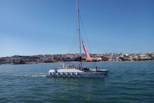 Lisboa: Aluguer de Catamaran Privado para 18 pessoas