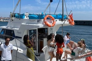 Lisbon: Private Luxury Catamaran Tour with Welcome Drink