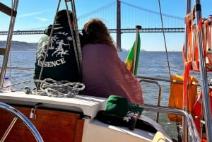 Lisbona: Tour privato della città in barca con opzione tramonto