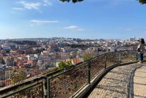 Lisbona: Attraversare Lisbona con un tour guidato in Tuk-Tuk