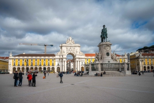 Lizbona: Prywatna wycieczka po mieście Alfama i Chiado z Tuk Tukiem