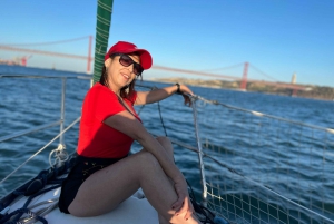 Lissabon: Private Tour mit dem Segelboot auf dem Tejo
