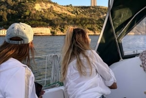 Lissabon: Private Tour mit dem Segelboot auf dem Tejo