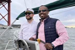 Lissabon: Private Tour mit dem Segelboot auf dem Tejo