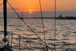 Lissabon: Private Tour mit dem Segelboot auf dem Tejo