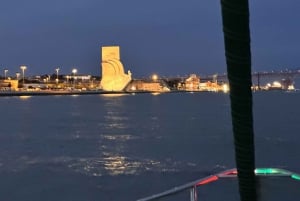 Lissabon: Private Tour mit dem Segelboot auf dem Tejo