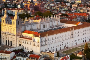 Lisbon: Private Sightseeing Tour in a Vintage Tuk Tuk