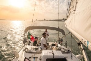 Lisbon: Private Sunset Cruise on the Tagus River with Drink