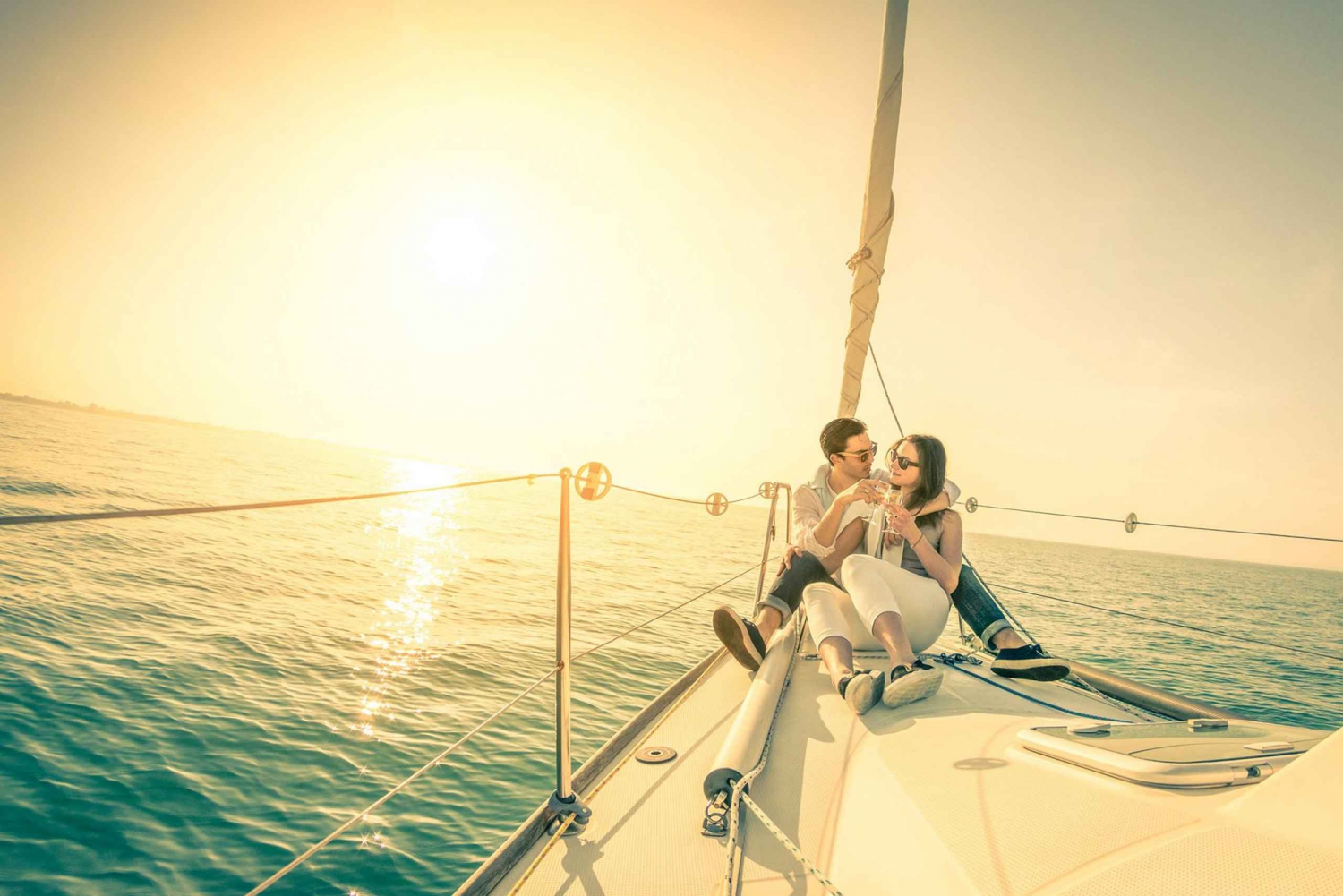 Lisbon: Private Sunset Sailing Tour with Champagne