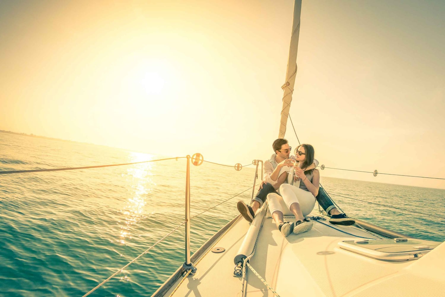 Lissabon: Private Sunset Sailing Tour mit Champagner