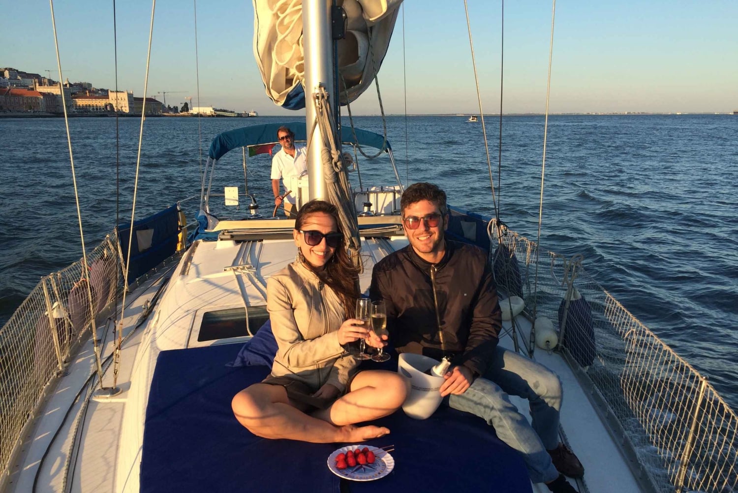 Lissabon: Private Sunset Sailing Tour mit Champagner