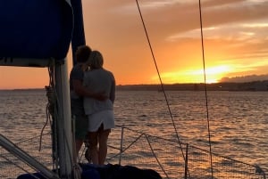 Lissabon: Private Sunset Sailing Tour mit Champagner
