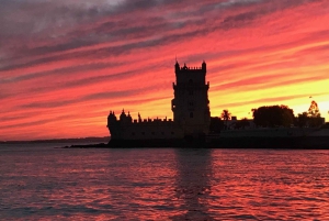Lissabon: Private Sunset Sailing Tour mit Champagner