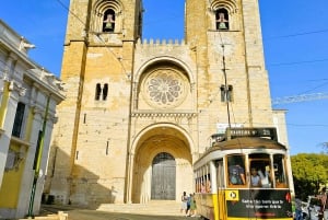 Lisbon: Oldtown and alfama 90 min by tuktuk