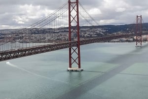 Lissabon: Privé Tuk Tuk Tour Christus de Koning & Brug van Abril