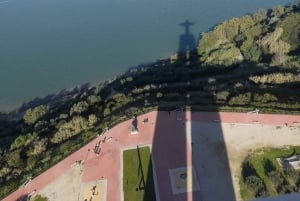 Lissabon: Privé Tuk Tuk Tour Christus de Koning & Brug van Abril