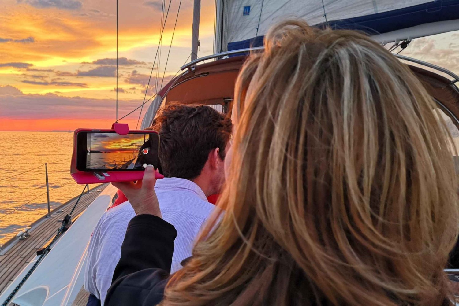 Lissabon: Privétour op een jacht langs de kust en uitzicht op de zonsondergang