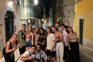 Lisbon: Pub Crawl with Unlimited Drinks and VIP Club Entry