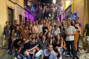 Lisbon: Pub Crawl with Unlimited Drinks and VIP Club Entry