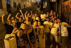Lisbon: Pub Crawl with Unlimited Drinks and VIP Club Entry
