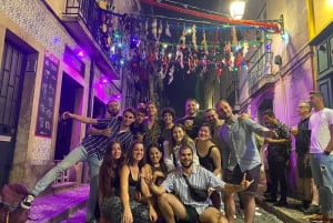 Lisbon: Pub Crawl with Unlimited Drinks and VIP Club Entry