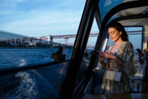 Lisbon: VIP Cruise with Unlimited Drinks, Views & Commentary