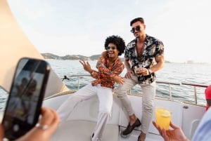 Lisbon: VIP Cruise with Unlimited Drinks, Views & Commentary