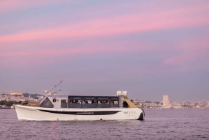 Lisbon: VIP Cruise with Unlimited Drinks, Views & Commentary