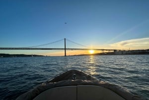 Cruzeiro exclusivo ao pôr do sol em Lisboa – pizza e open bar
