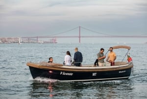 Cruzeiro exclusivo ao pôr do sol em Lisboa – pizza e open bar